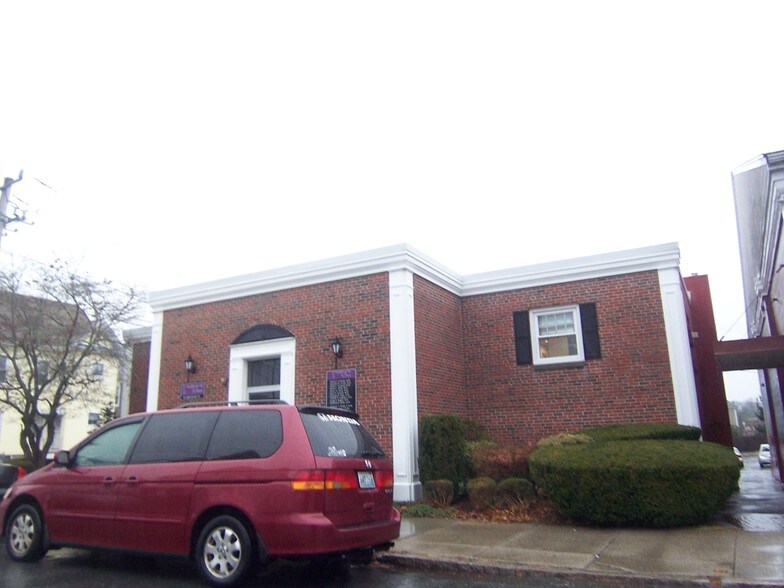 60 Brigham St, New Bedford, MA à vendre - Photo principale – Image 1 sur 18