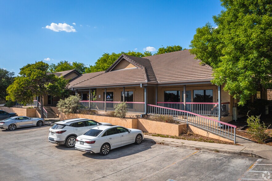 5503 Grissom Rd, San Antonio, TX à louer - Photo de l’immeuble – Image 1 sur 7