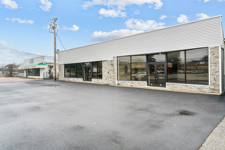 6854 Post Rd, North Kingstown, RI à louer - Photo principale – Image 1 sur 13