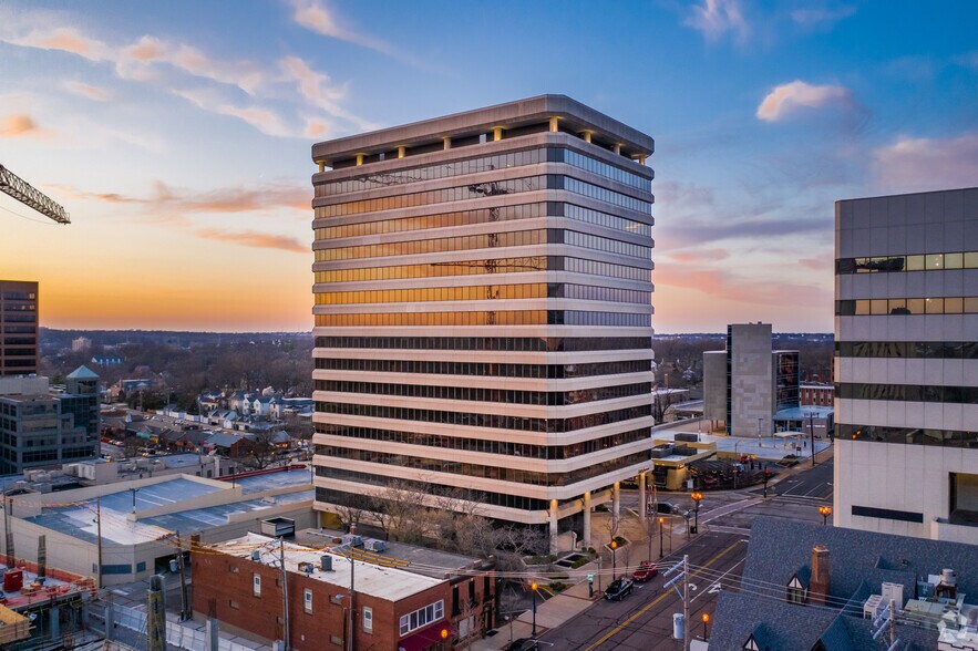 8000 Maryland Ave, Saint Louis, MO à louer - Photo principale – Image 1 sur 16