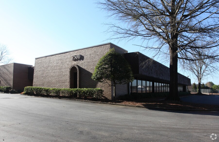 6855 Jimmy Carter Blvd, Norcross, GA à vendre - Photo principale – Image 1 sur 4