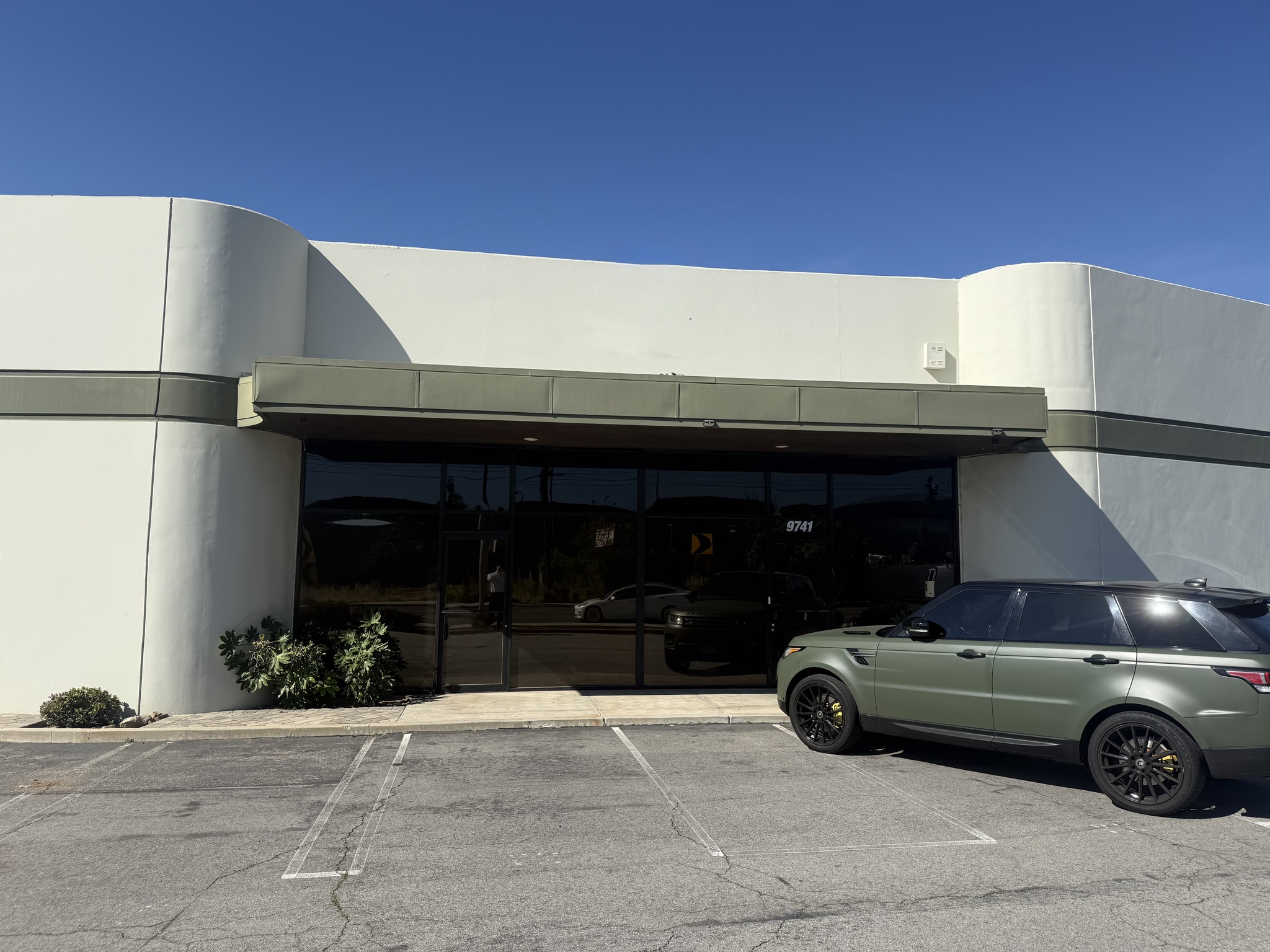 9701-9741 Canoga Ave, Chatsworth, CA à louer Photo intérieure– Image 1 sur 8