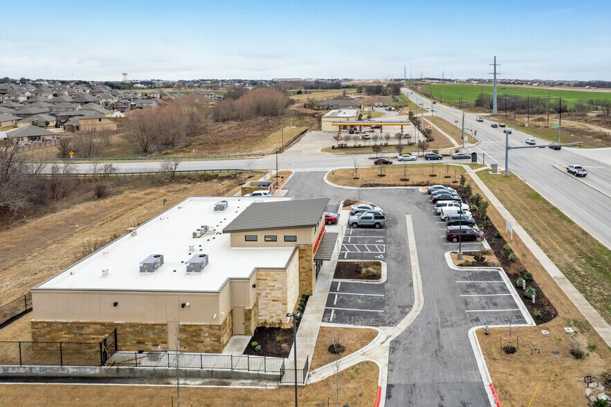 1401 Chris Kelley Blvd, Hutto, TX à vendre - Photo de l’immeuble – Image 2 sur 3