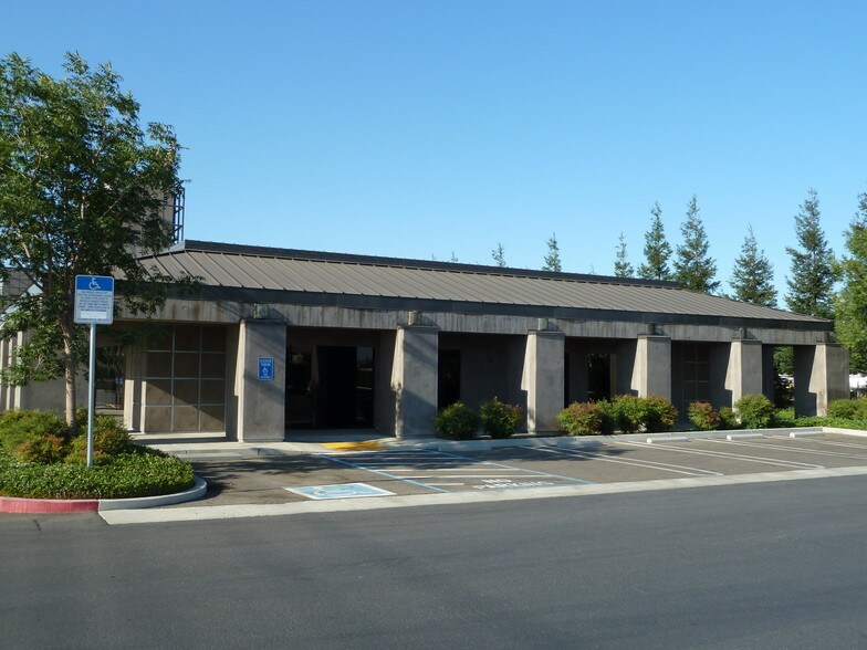 3945 Coffee Rd, Modesto, CA à louer - Photo de l’immeuble – Image 2 sur 6