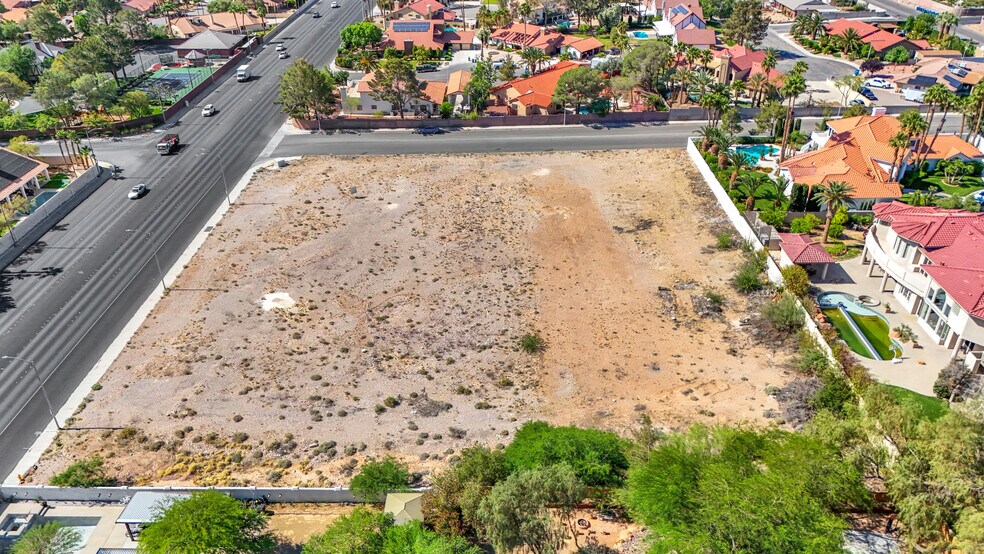 2697 S Buffalo Dr, Las Vegas, NV à vendre - Photo de l’immeuble – Image 1 sur 4
