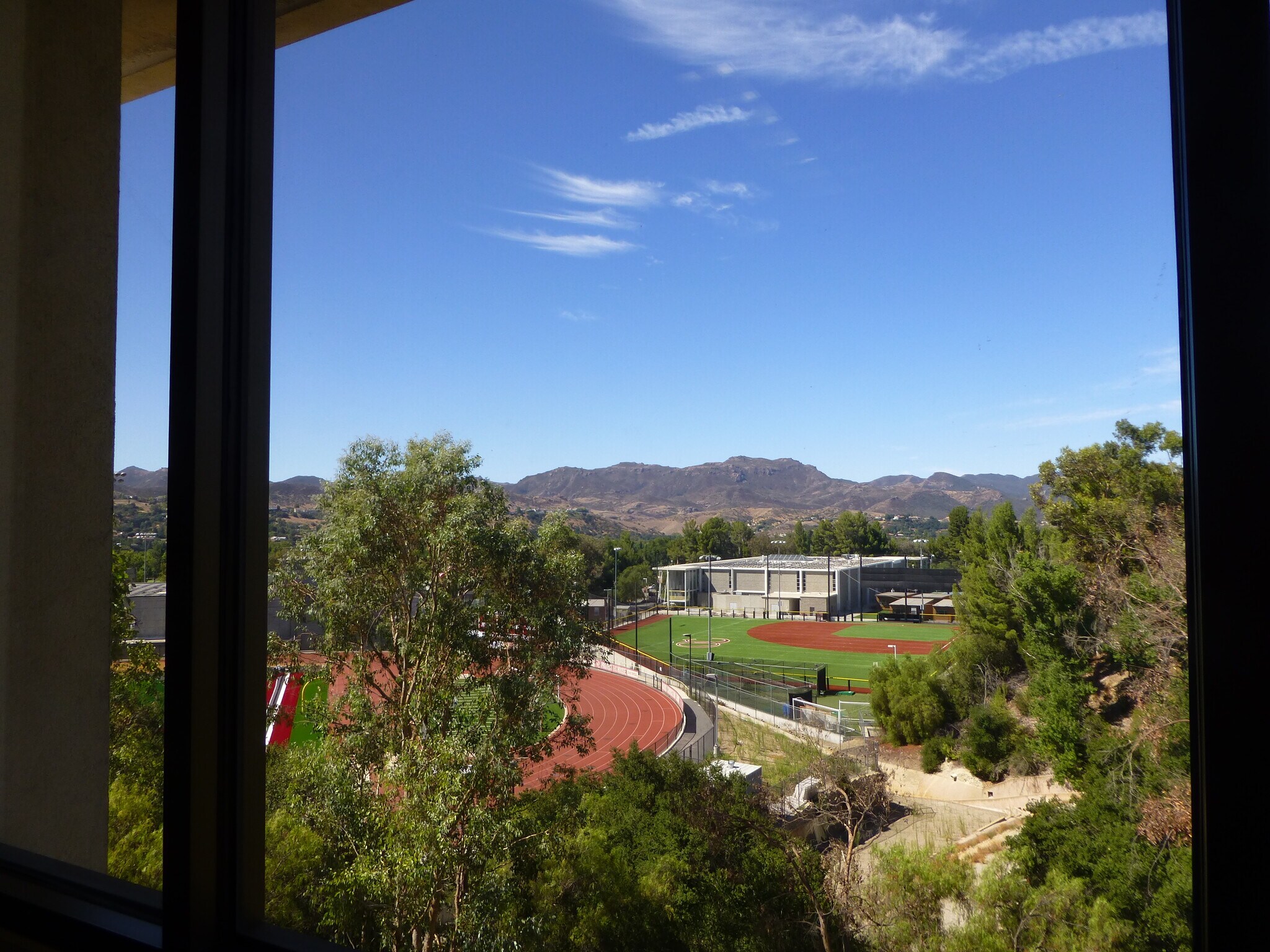 4590 E Thousand Oaks Blvd, Westlake Village, CA à louer Photo de l’immeuble– Image 1 sur 8