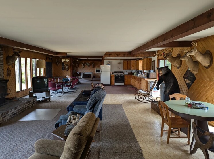 3302 N Trout Rd, Rogers City, MI à vendre - Photo de l’immeuble – Image 2 sur 15