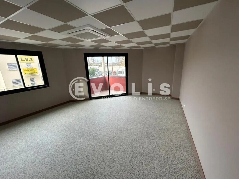 Bureau dans Ormoy à louer - Photo intérieure – Image 2 sur 6