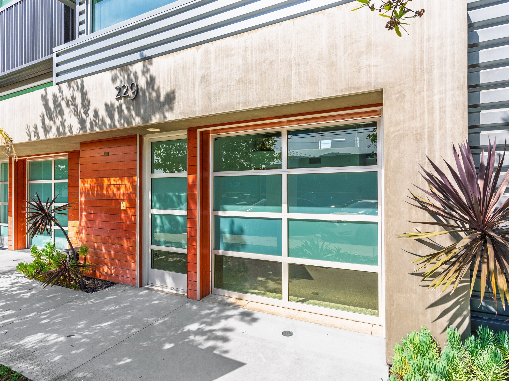 215-237 California St, El Segundo, CA à louer Photo intérieure– Image 1 sur 27