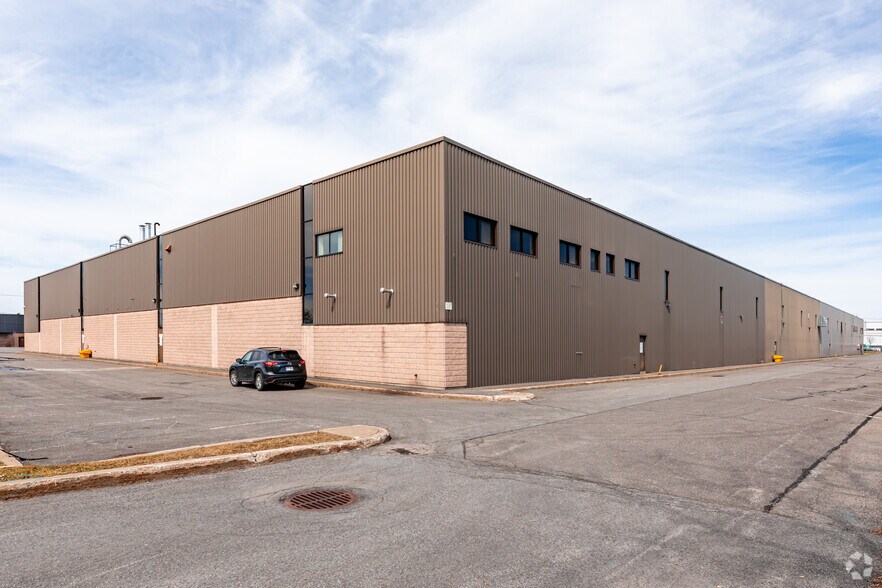 550 Rue McArthur, Saint-Laurent, QC à louer - Photo de l’immeuble – Image 3 sur 3