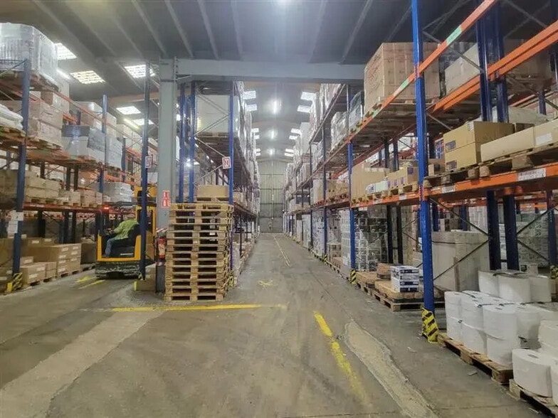 Industriel/Logistique dans Villeneuve-la-Garenne à louer - Photo de l’immeuble – Image 3 sur 7