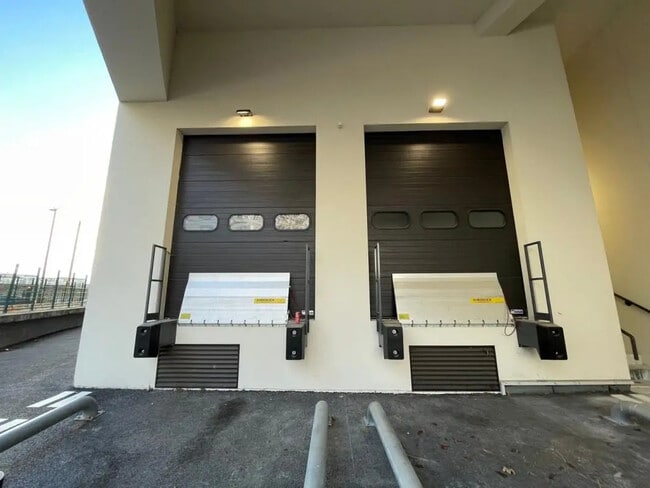 Plus de détails pour Bureau, Industriel/Logistique à louer