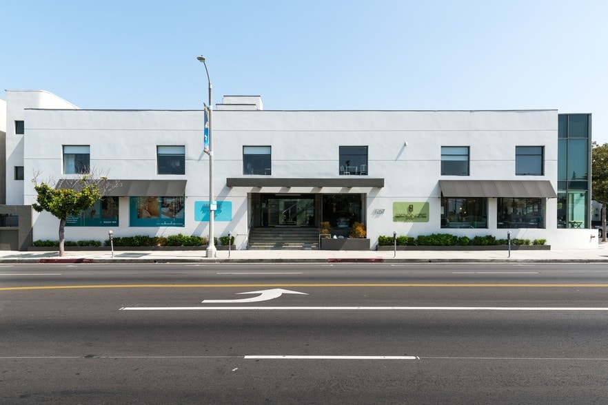 7257 Beverly Blvd, Los Angeles, CA à louer - Photo de l’immeuble – Image 2 sur 10