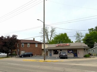 Plus de détails pour 900 Blackhawk Blvd, South Beloit, IL - Logement à vendre