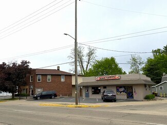 Plus de détails pour 900 Blackhawk Blvd, South Beloit, IL - Logement à vendre