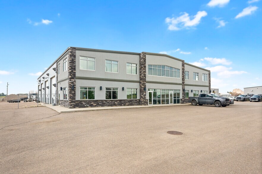 7187 56 St, Lloydminster, AB à louer - Photo de l’immeuble – Image 2 sur 22