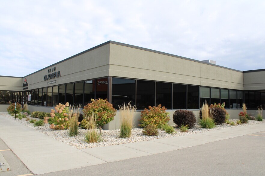 101 Camelot Dr, Fond Du Lac, WI à vendre - Photo de l’immeuble – Image 3 sur 29