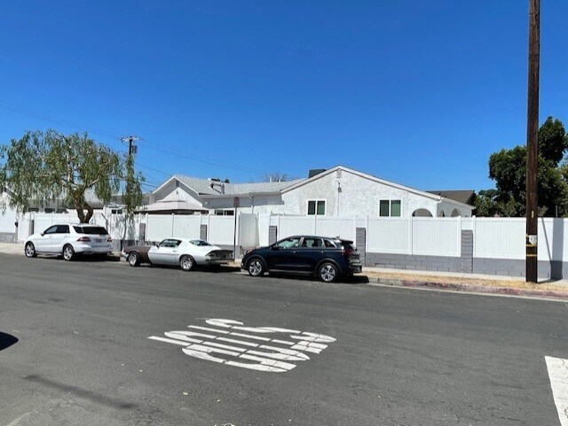 10802 Crockett St, Sun Valley, CA à vendre - Photo de l’immeuble – Image 2 sur 33