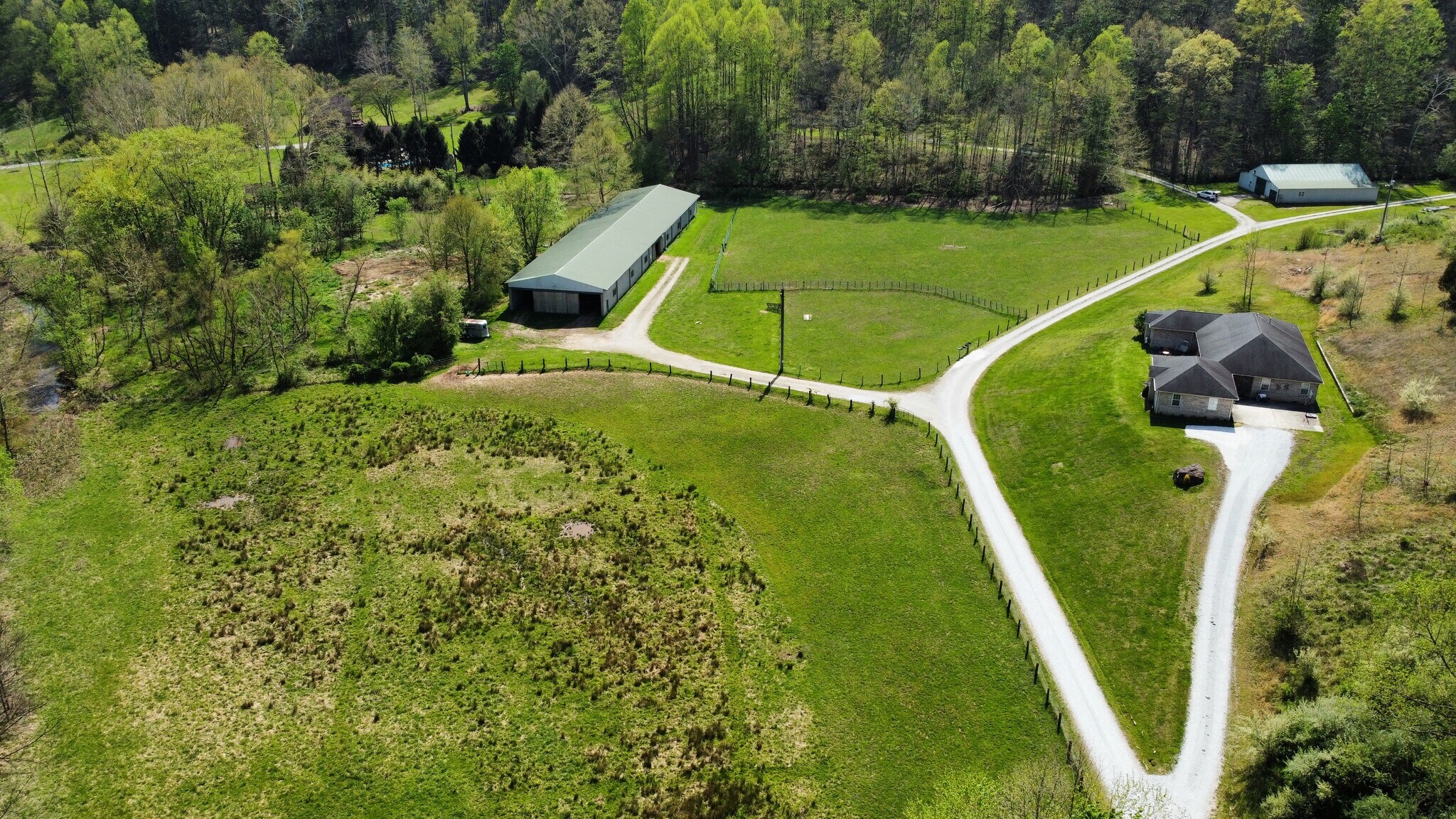 465 Hitch N Go Ln, Elkview, WV à vendre Photo de l’immeuble– Image 1 sur 8