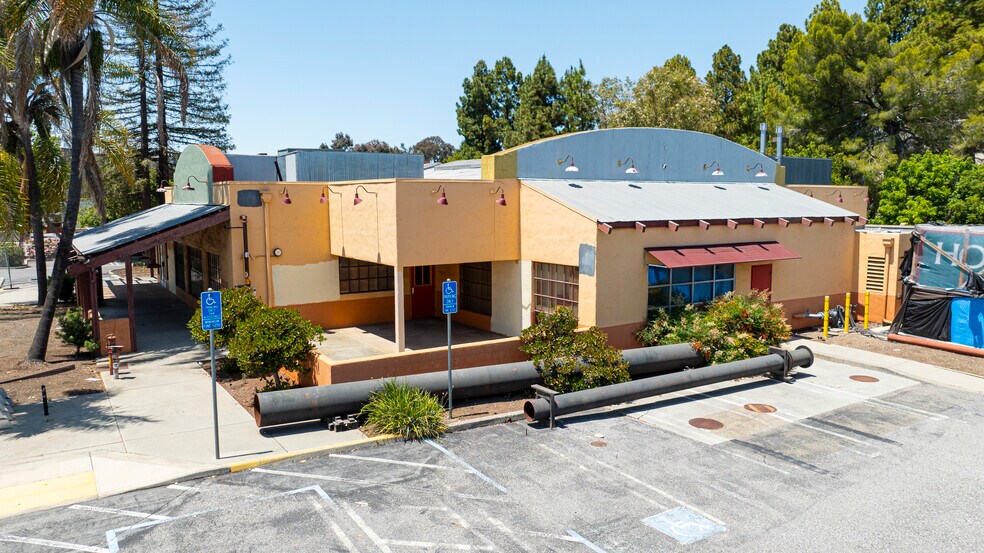 2116 W El Camino Real, Mountain View, CA à louer - Photo de l’immeuble – Image 2 sur 3