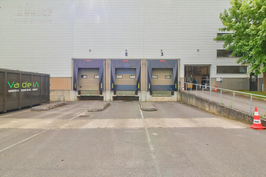 Industriel/Logistique dans Saint-Michel-sur-Orge à louer - Photo de l’immeuble – Image 2 sur 5
