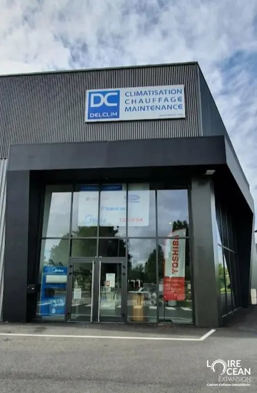 Local d’activités dans SAINT-BARTHELEMY-D'ANJOU à louer Photo de l’immeuble– Image 1 sur 5