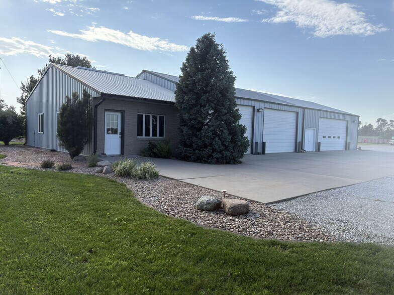 402 W K St, Mc Cool Junction, NE à vendre - Photo de l’immeuble – Image 2 sur 24