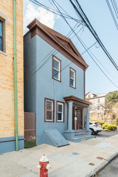 540-542 N High St, Mount, Mount Vernon, NY à vendre - Photo de l’immeuble – Image 3 sur 5