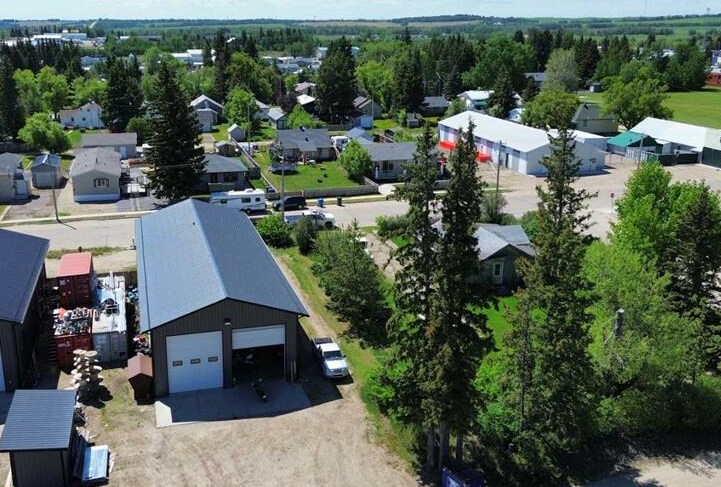 4848 54 Av, Eckville, AB à vendre - Photo de l’immeuble – Image 2 sur 3
