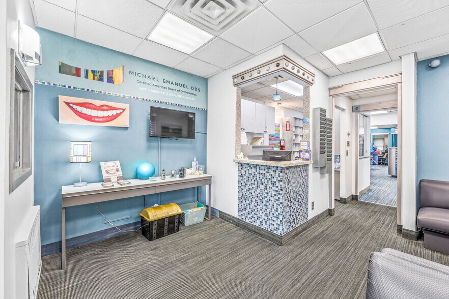 2053 E 16th St, Brooklyn, NY à vendre - Photo de l’immeuble – Image 3 sur 18