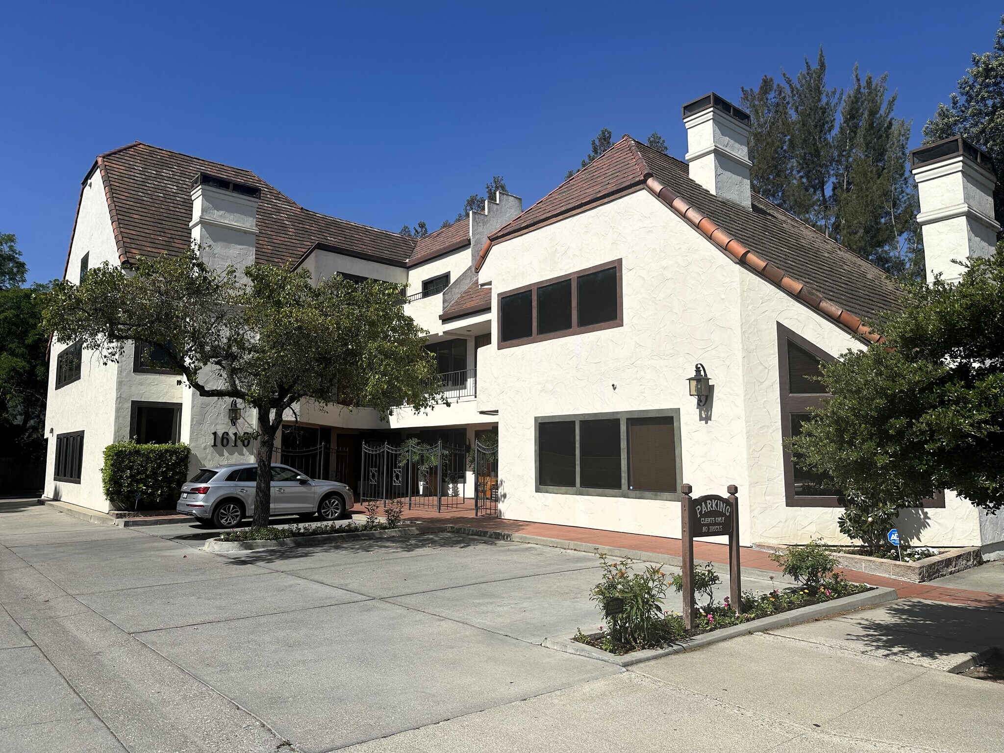 1610 Oak St, Solvang, CA à louer Photo de l’immeuble– Image 1 sur 26