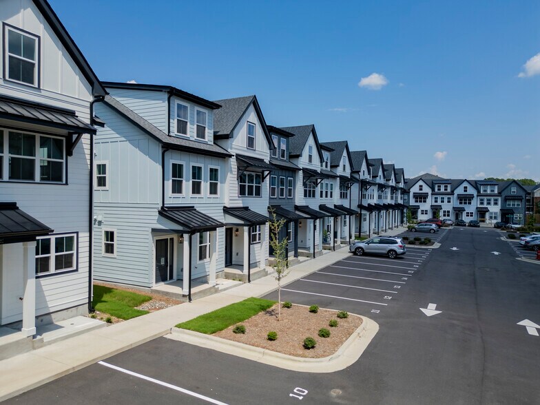 4820 Gossamer Ln, Raleigh, NC à vendre - Photo de l’immeuble – Image 1 sur 12