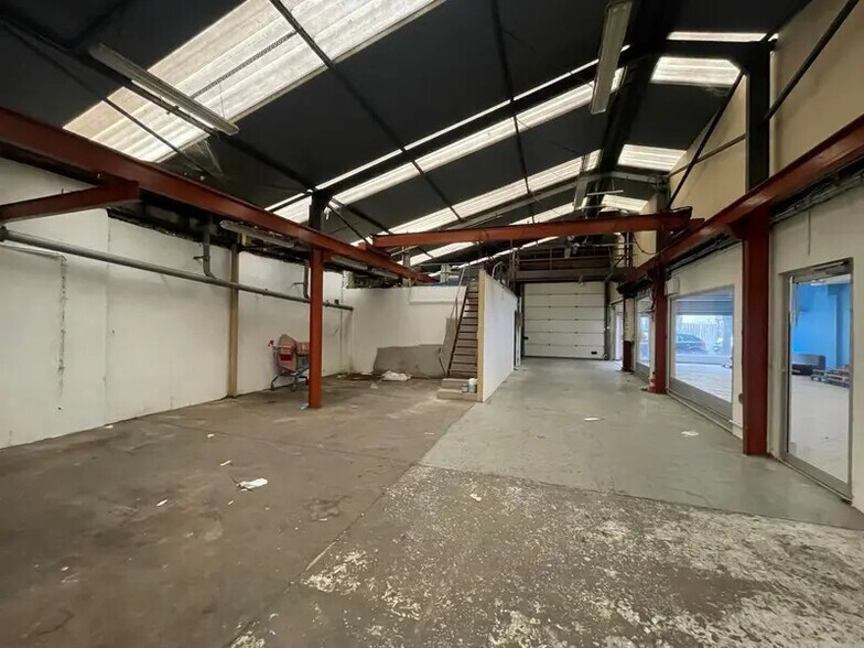 Local d'activités dans Issy-les-Moulineaux à vendre - Photo de l’immeuble – Image 1 sur 7