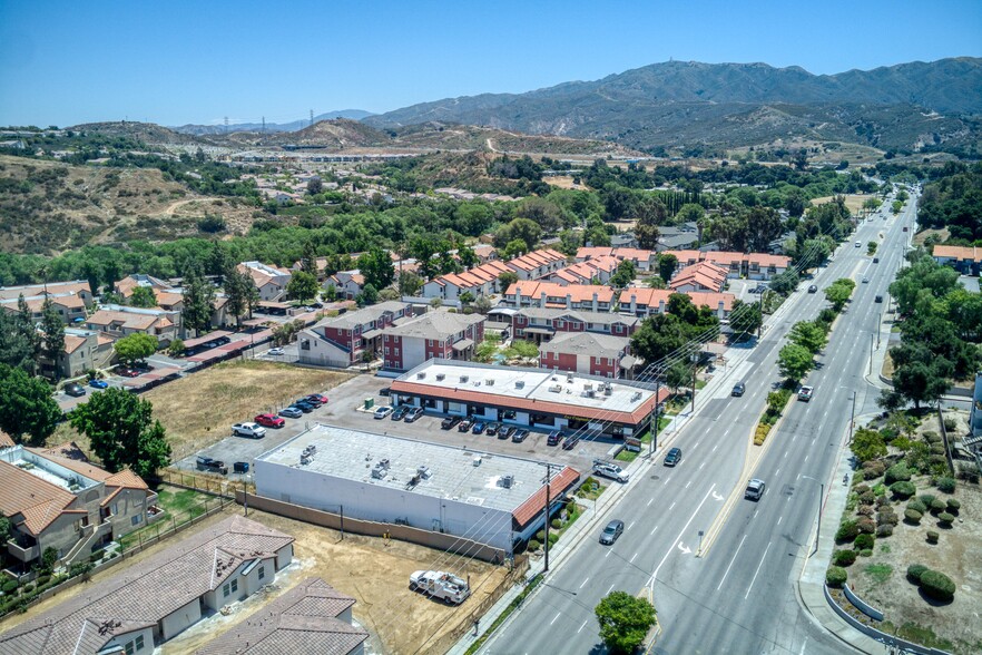 23630-23638 Newhall Ave, Santa Clarita, CA à louer - Photo de l’immeuble – Image 3 sur 5