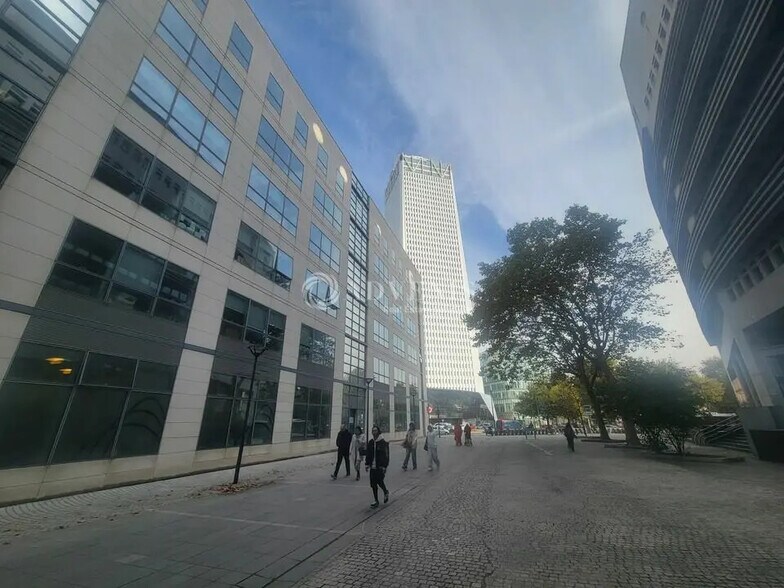 Bureau dans Saint-Denis à louer - Photo de l’immeuble – Image 1 sur 10