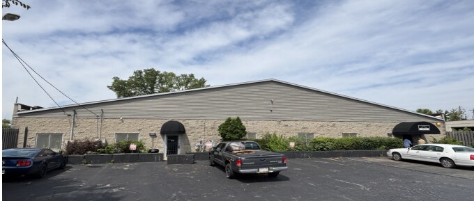 2339 S 43rd St, West Allis, WI à vendre - Photo principale – Image 1 sur 9