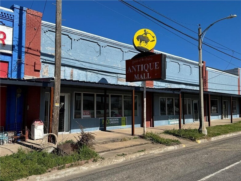 208 E Gassaway Ave, Lott, TX à vendre - Photo de l’immeuble – Image 2 sur 6