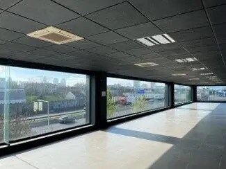 Local d’activités dans Nanterre à louer - Photo de l’immeuble – Image 2 sur 29