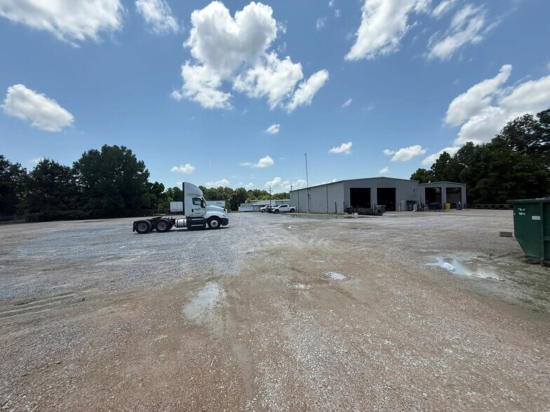 251 Yandell Ave, Canton, MS à vendre - Photo de l’immeuble – Image 2 sur 12