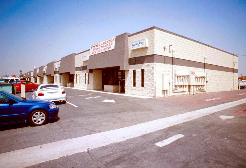 360-370 Orange Show Ln, San Bernardino, CA à louer - Photo de l’immeuble – Image 3 sur 4