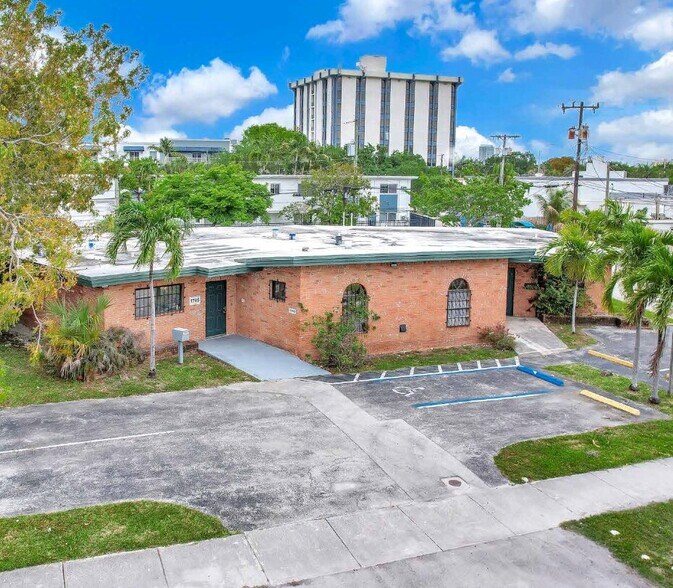 1745-1747 NE 124th St, North Miami, FL à vendre - Photo de l’immeuble – Image 2 sur 7