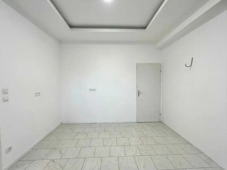 Local commercial dans Fréjus à vendre - Photo de l’immeuble – Image 3 sur 3
