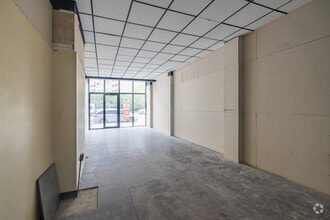 1107-1111 Brighton Beach Ave, Brooklyn, NY à louer Photo intérieure– Image 2 sur 5
