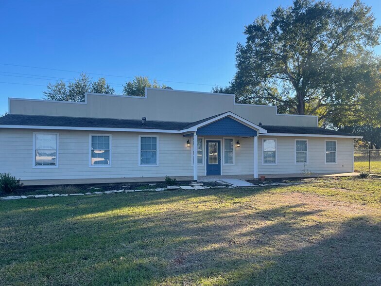 4095 SE I 10 Frontage Rd, Sealy, TX à vendre - Photo de l’immeuble – Image 2 sur 64