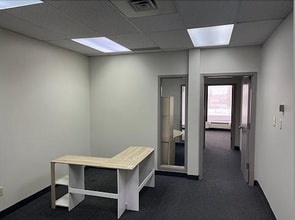 8170 50 St NW, Edmonton, AB à louer Photo intérieure– Image 2 sur 2