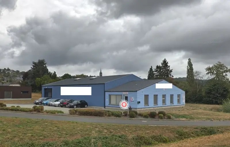 Local d'activités dans Sillé-le-Guillaume à vendre - Photo de l’immeuble – Image 2 sur 10
