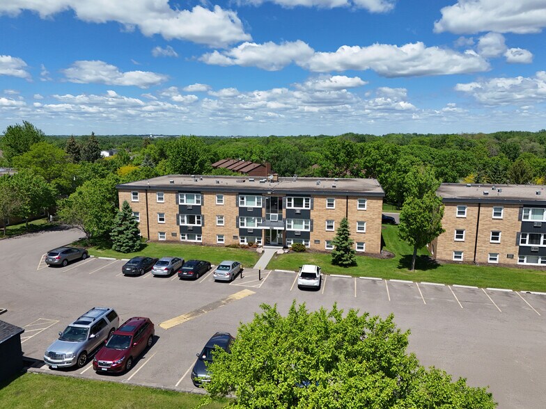2376 Ariel St N, Saint Paul, MN à vendre - Photo de l’immeuble – Image 1 sur 12