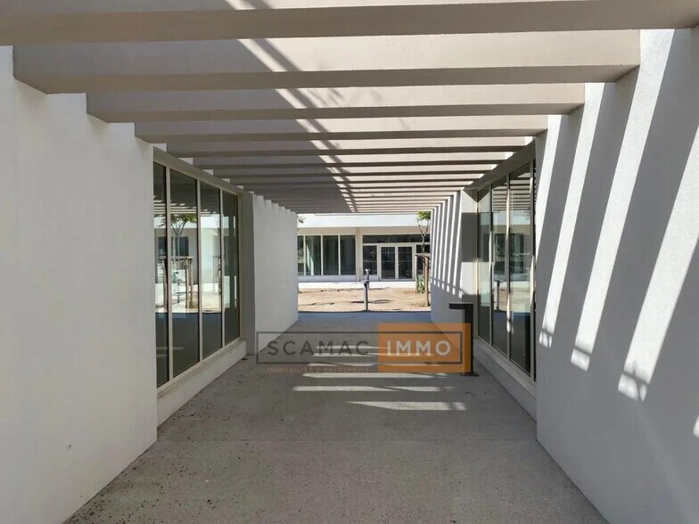 Local commercial dans Hyères à vendre - Photo de l’immeuble – Image 1 sur 5