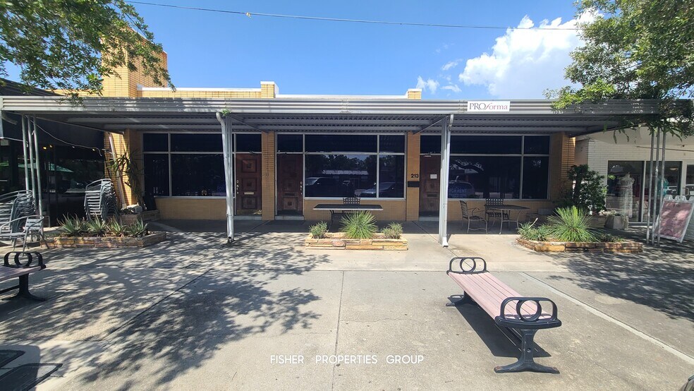 211 E Davis Blvd, Tampa, FL à louer - Photo de l’immeuble – Image 3 sur 9