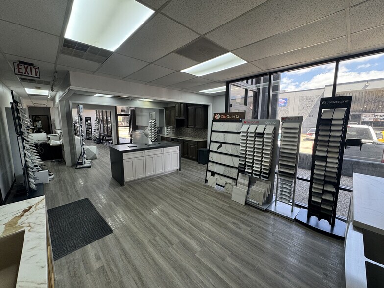 10031 Monroe Dr, Dallas, TX à louer - Photo de l’immeuble – Image 2 sur 8